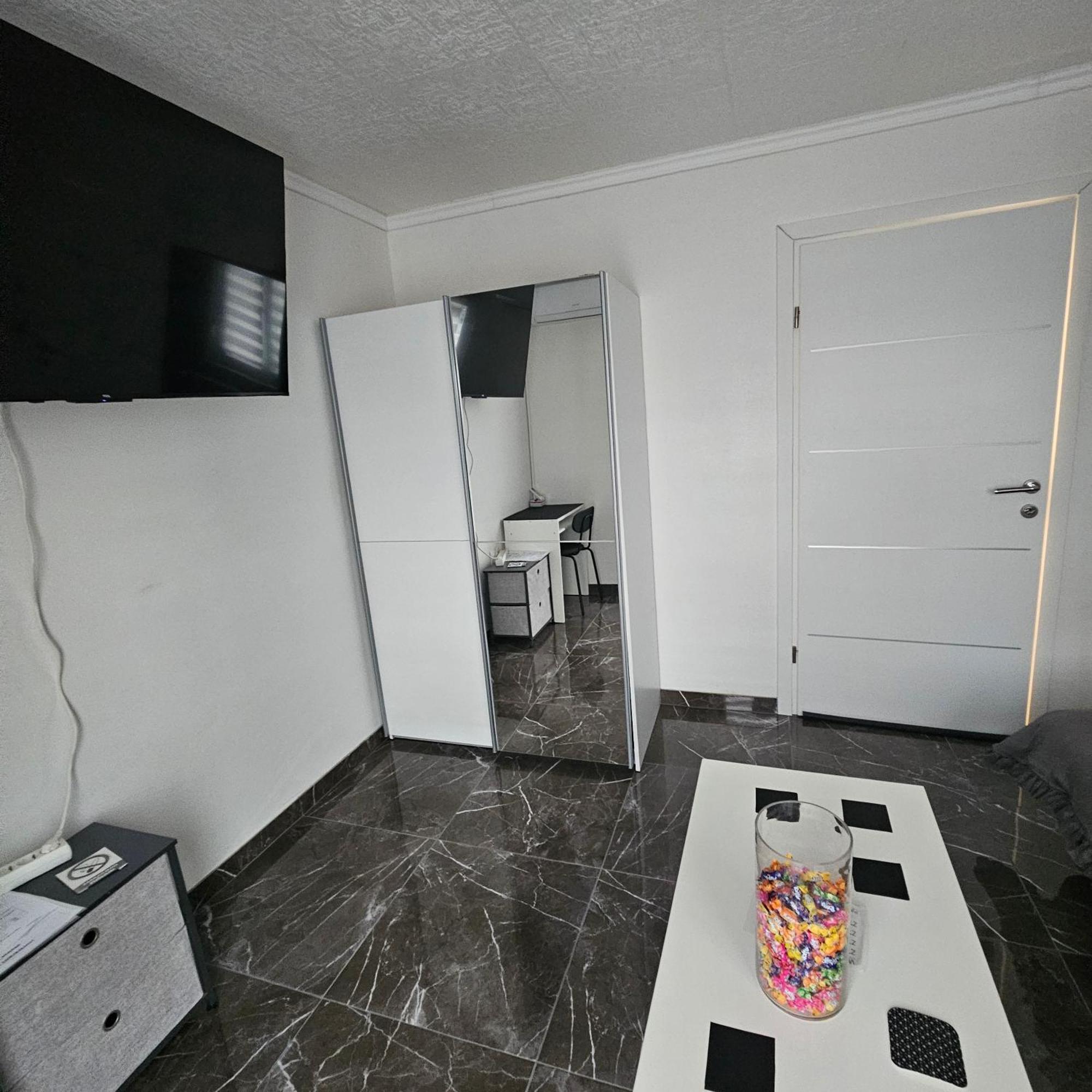 Ena1 & Ena2 -Big Free Parking Apartment Karlovac Ngoại thất bức ảnh